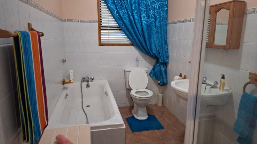 4 Bedroom Property for Sale in Stilbaai Wes Western Cape